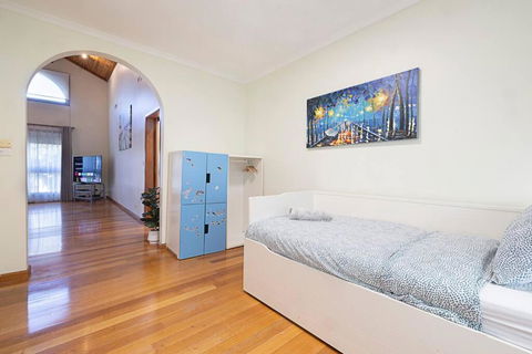 Magnificent Eltham House With Stunning View - South Australia Travel 2