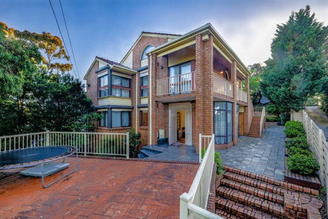Magnificent Eltham House With Stunning View - South Australia Travel 3