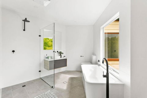 MANHATTAN STYLE 3 STORY LUXURY IN ST PETERS - South Australia Travel 3