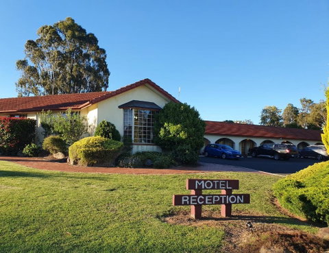 McNevins Warwick Motel - South Australia Travel 0