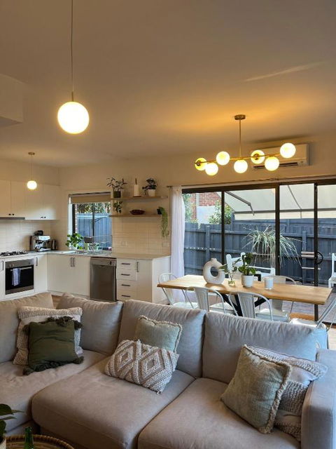 Melbourne Home Close To Airport & Train Station - South Australia Travel 0