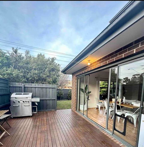 Melbourne Home Close To Airport & Train Station - South Australia Travel 1
