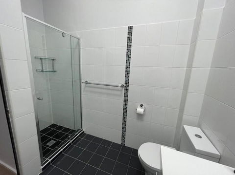 Modern 2 Bedroom Warehouse Conversion - South Australia Travel 2
