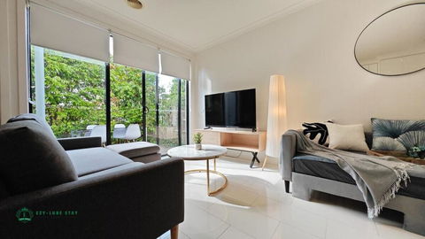 Modern 2-Bedroom Townhouse Near DFO & RMIT - South Australia Travel 0