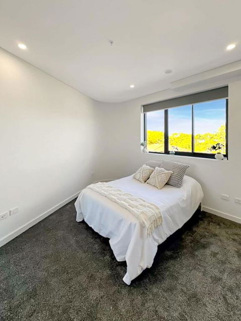 Modern 2BR Suite With Balcony & Parking Near Airport - South Australia Travel 2