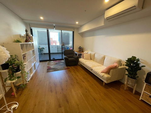 Modern Apartment Near Airport - South Australia Travel 0