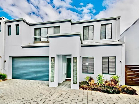 Modern Double-Story Abode A Scarborough Delight - South Australia Travel 0