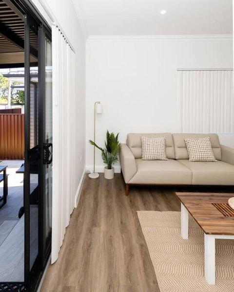 Modern Home In The Heart Of Bankstown - South Australia Travel 0