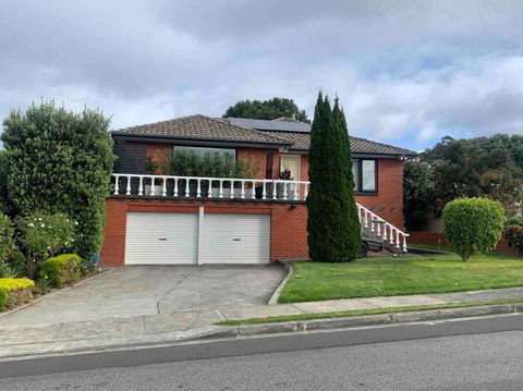 Modern Light Filled Home Near Beaches - South Australia Travel 0