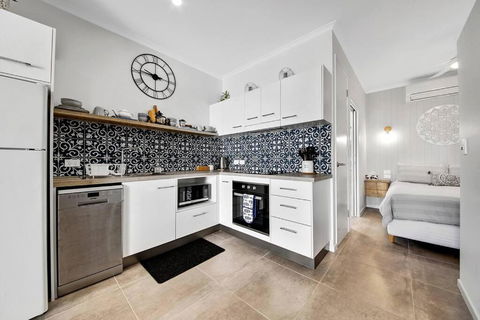 Modern Luxury Studio Apartment - South Australia Travel 0