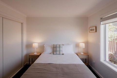 Modern Refurbished Unit In Charming Bellerive - South Australia Travel 3