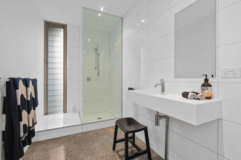 Modern Studio With Sweeping Views - South Australia Travel 1