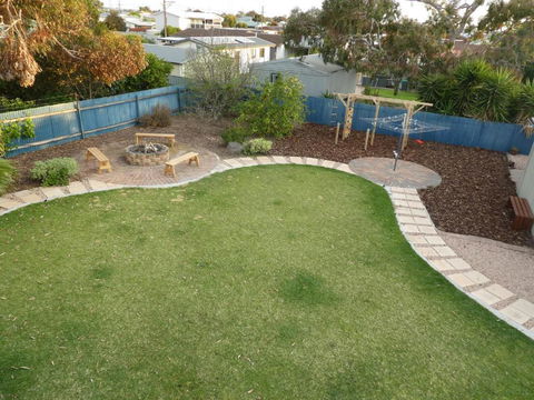 Moonta Bay Stylish Large Home 3 Min Walk From Beach And Jetty - South Australia Travel 3