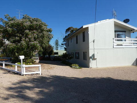 Moonta Bay Stylish Large Home 3 Min Walk From Beach And Jetty - South Australia Travel 1