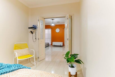 Morden Elegant 4 Bedroom House - South Australia Travel 2