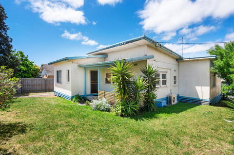 Nanas Beach House By Readyset - South Australia Travel 0