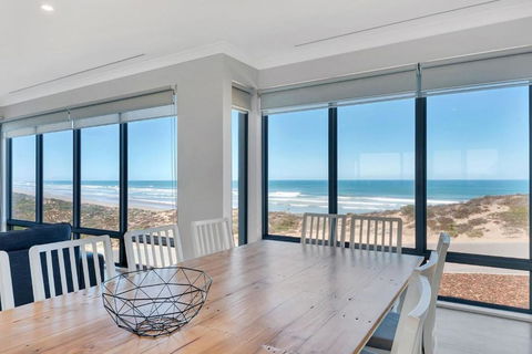 Nauticus - 82 Surfers Parade Middleton - BYO Linen - South Australia Travel 1