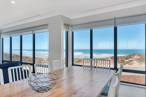 Nauticus - 82 Surfers Parade Middleton - BYO Linen - South Australia Travel 0