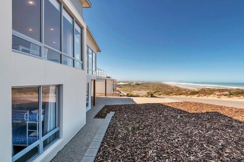 Nauticus - 82 Surfers Parade Middleton - BYO Linen - South Australia Travel 3