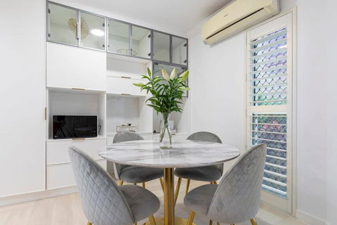 New Lux Apt Opposite Buddina Patrolled Beach - South Australia Travel 3