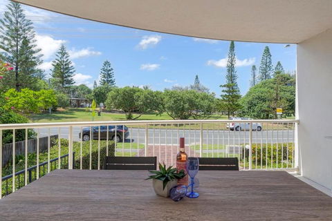 New Lux Apt Opposite Buddina Patrolled Beach - South Australia Travel 0