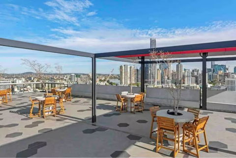 New 3 Bed Penthouse Resort Style Complex - South Australia Travel 3