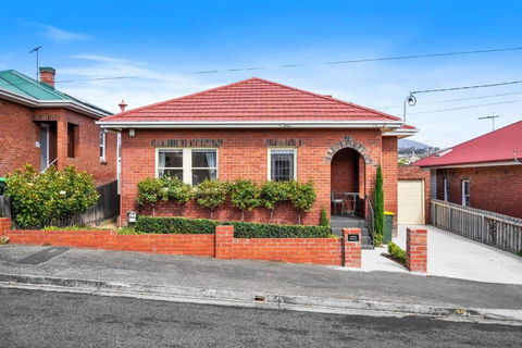 New Town Bungalow - A Leafy Family Haven - South Australia Travel 1