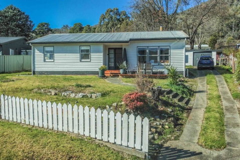Mount Beauty 3BR Home - South Australia Travel 0