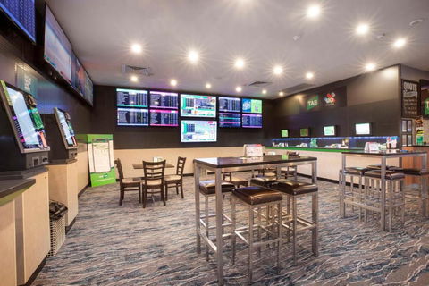 Nightcap At Dalrymple Hotel - South Australia Travel 3