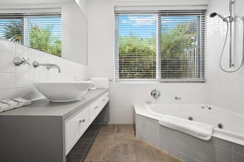 Ocean Beach Stays Sorrento - South Australia Travel 1