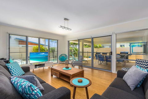 Ocean Blue On Salt Beach - South Australia Travel 2