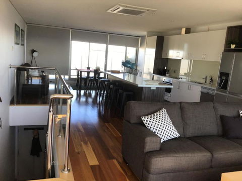 Ocean Breeze Apartment Portland - South Australia Travel 3