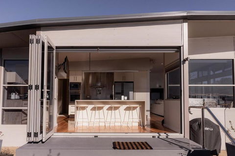 Oceanview Oasis In Opossum Bay - South Australia Travel 2