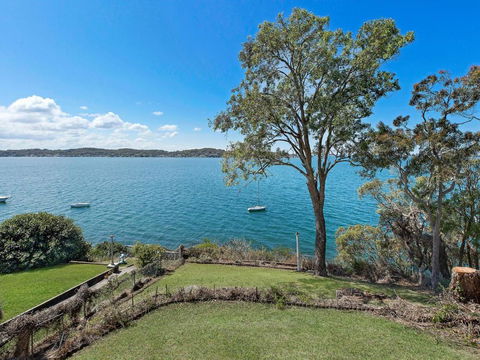 On The Lake At Fishing Point - South Australia Travel 0