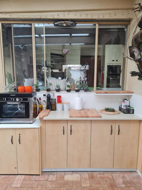 Open Plan Large Home - South Australia Travel 3