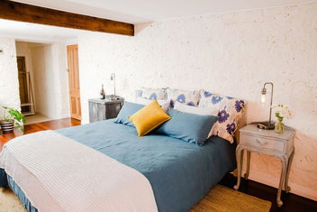 Orange Door Bnb with South Australia Travel