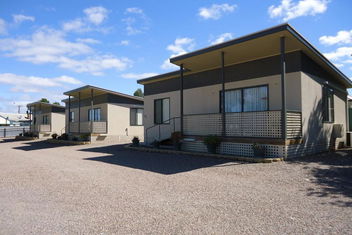 Oval Motel - Murray Bridge with South Australia Travel