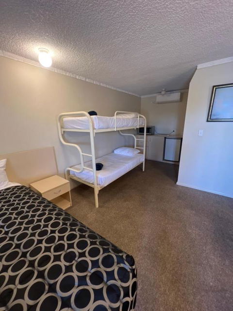 OVERLANDER MOTOR LODGE - South Australia Travel 3