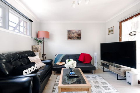 One-Bedroom Suite-Close To Beach And CBD - South Australia Travel 1