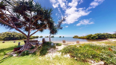 Palazzo On The Beach - Beachmere - South Australia Travel 0