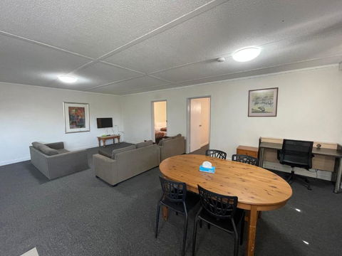 Parkside Inn Motel - South Australia Travel 3