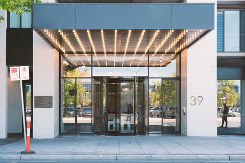 Patio Mt View 1BR Apt In CBD Near ANU And Museum With Free Parking And WiFi - South Australia Travel 0