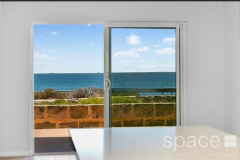 Perfect Oceanfront Cottesloe Apartment - South Australia Travel 2