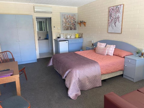 Peterborough Motel - South Australia Travel 1