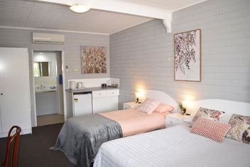 Peterborough Motel with South Australia Travel