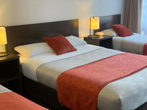 Ploughmans Motor Inn - South Australia Travel 1