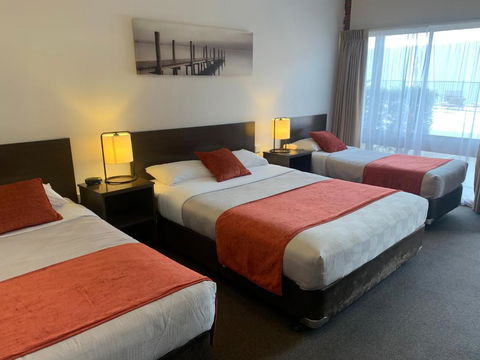 Ploughmans Motor Inn - South Australia Travel 0