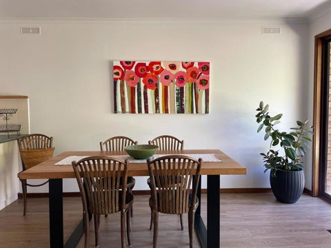 Poppies Clunes - South Australia Travel 0