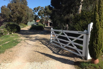 Port Elliot Rural Retreat with South Australia Travel