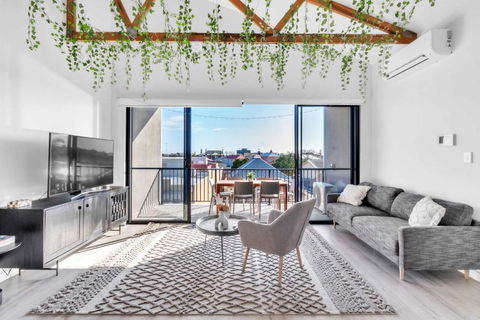 Portside Paradise - Steps Away From The Port - South Australia Travel 0